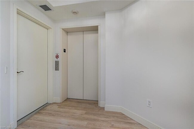 Building Photo - 455 Cove Tower Dr