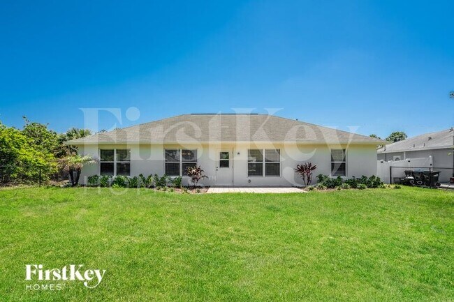 Building Photo - 4633 Fernway Dr