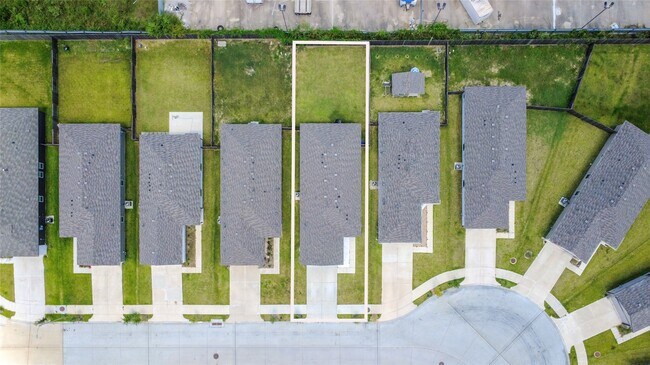 Building Photo - 7915 Meadow Cranesbill Ln