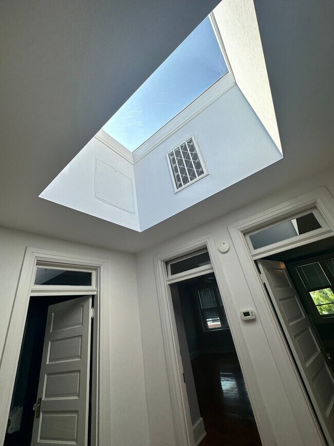 Building Photo - 809-809-809-802 King St