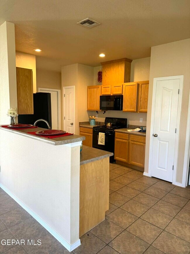 Building Photo - 10405 Canyon Sage Dr