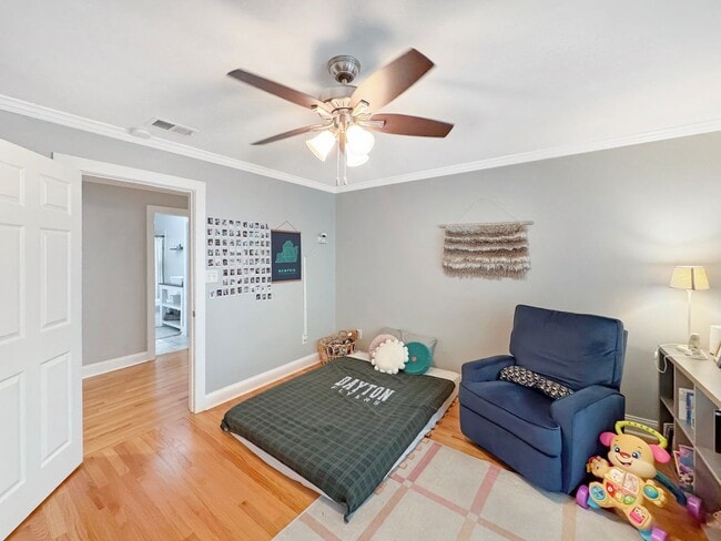 Building Photo - Large 4 bedroom, 3 bath home recently updated near Chickasaw Gardens