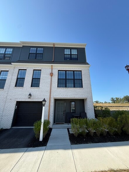 Building Photo - 401 Cranford Way