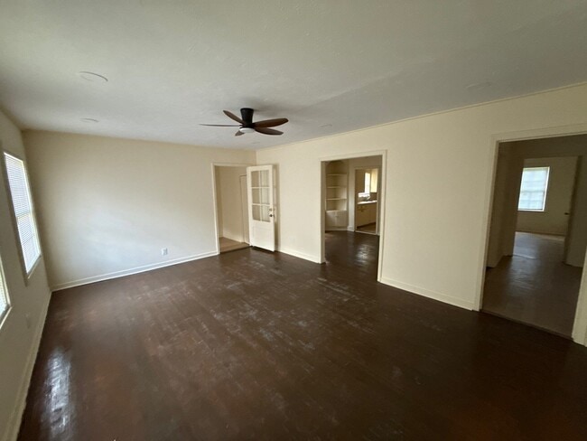 Building Photo - 211 W Santa Clair St