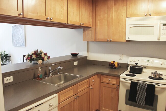 Interior Photo - Brookview Commons East - Great Downtown Living