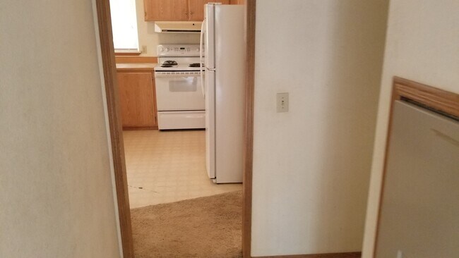 Building Photo - VIDEOTOUR: Awesome Location! Beautiful Ponderosa Pines, Minutes To Bend! PETS WELCOME