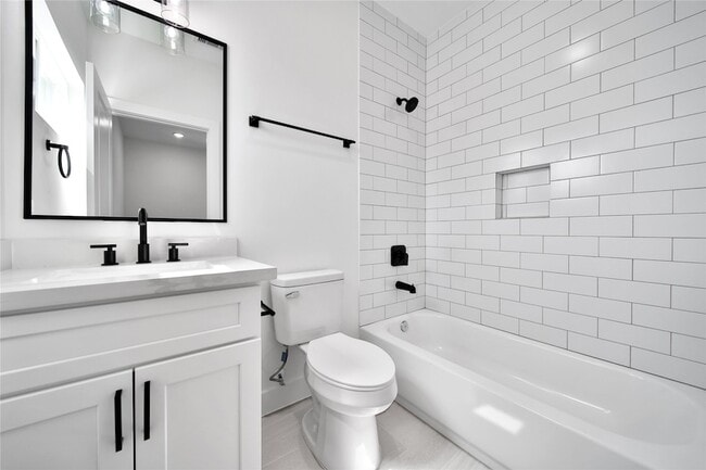 Building Photo - 4124 Buck St