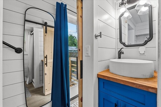 Building Photo - 4734 Oleander St