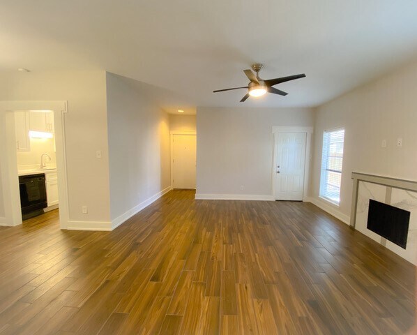 Building Photo - 9707 Richmond Ave