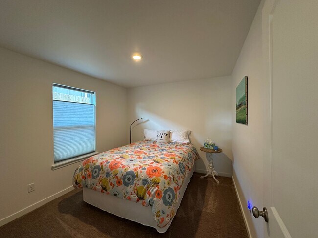 Building Photo - MOVE IN SPECIAL - Beautiful Newer 3 Bedroom / 2 Bath Home in NE Madras