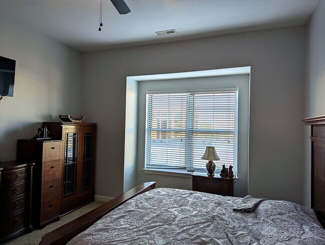 Building Photo - The Easy Life at City Center