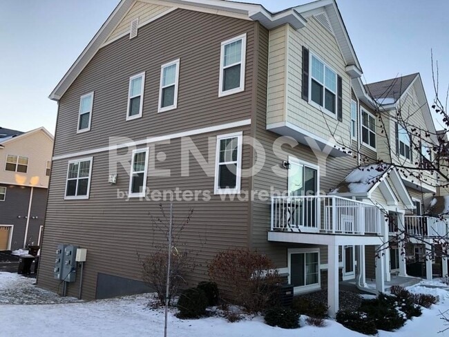 Building Photo - 9580 Madison Dr