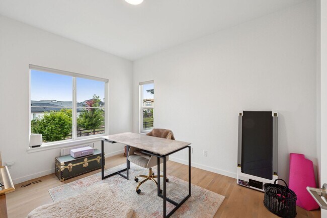 Building Photo - Absolutely Gorgeous Cordera Home
