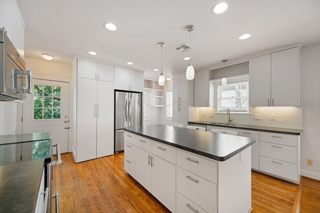 Building Photo - 1800 Woodhead St