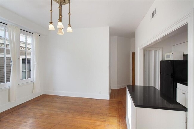 Building Photo - 2801 St Charles Ave