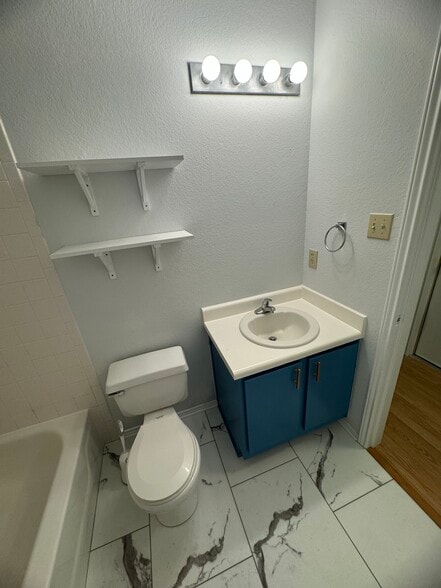 Guest bathroom - 736 Patchway Ln