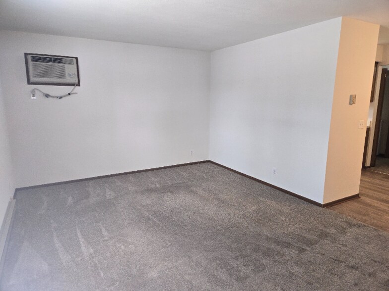 Building Photo - 4030 Elmhurst Rd