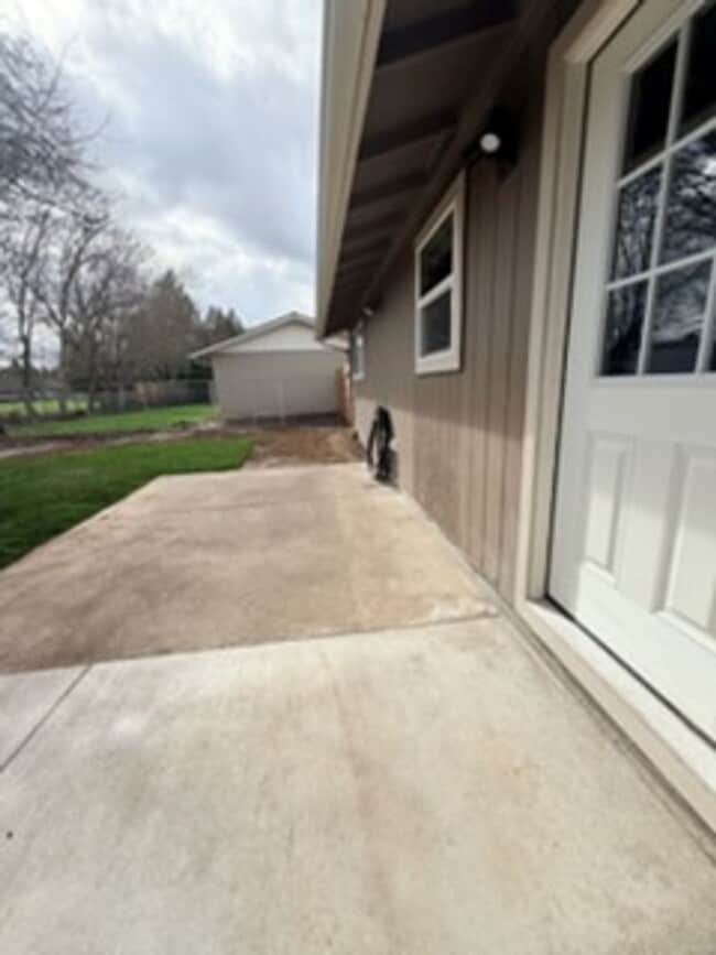 Building Photo - Beautifully Remodeled 4-Bedroom Home Backing to Park – Desirable Keizer Neighborhood