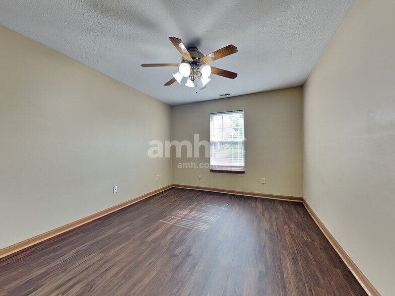 Building Photo - 511 Zephyr Way