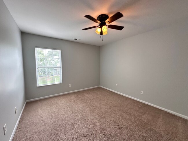 Building Photo - Exclusively Offered By Muse Realty Rentals...