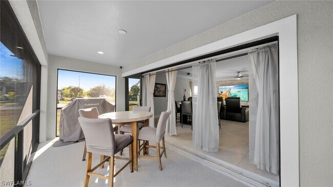 Building Photo - 569 Croydon Ave S