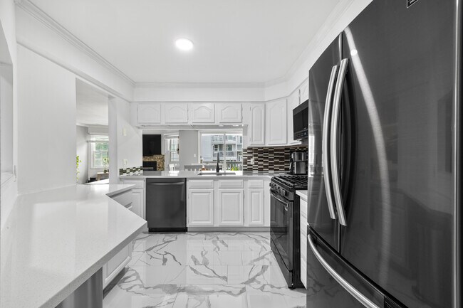 Kitchen - 13 Crystal Ln