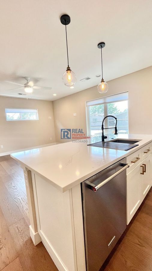 Building Photo - 127 1/2 S Pennsylvania St-