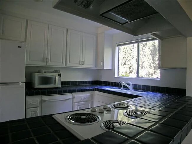 Building Photo - 56 Barranca Ave