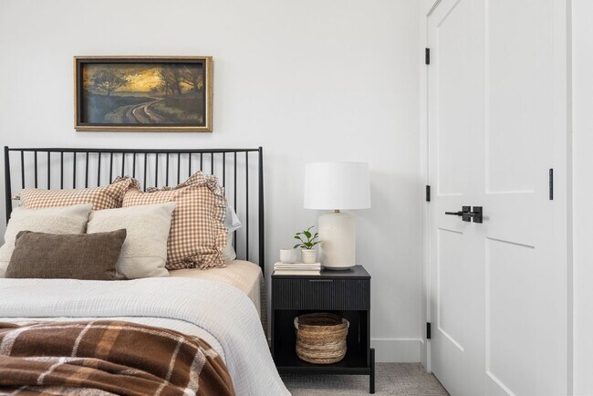 Building Photo - Brand New Luxury Duplex-Top of the line finishes & walking distance to The Village.