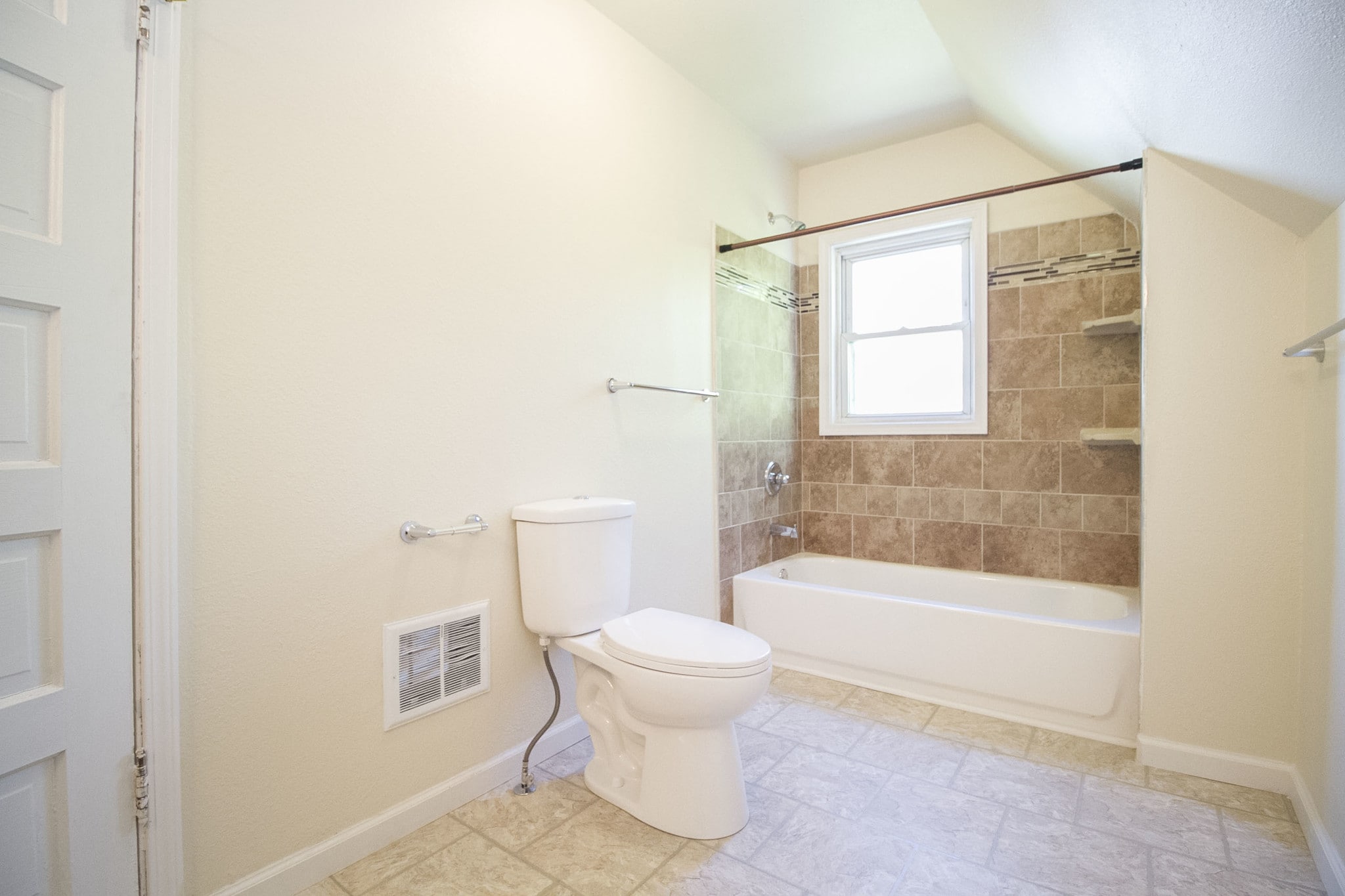 Building Photo - 140 Walnut St