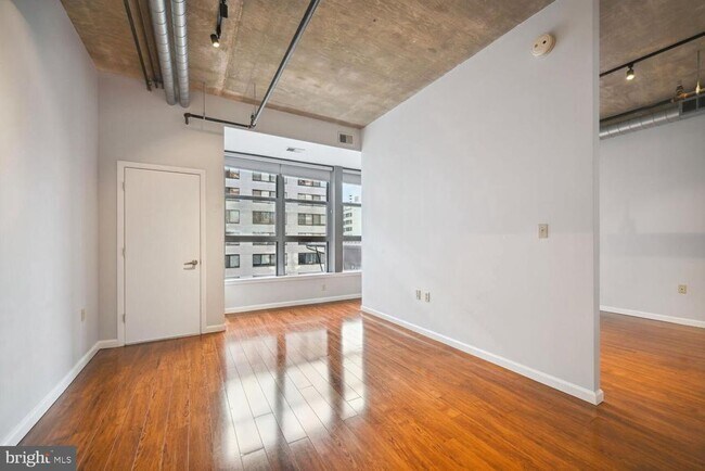 Building Photo - 1300 N St NW