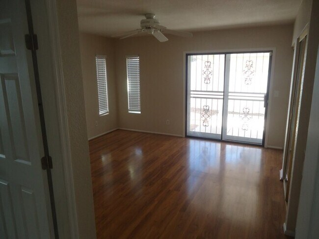 Building Photo - Nice 2/2 plus a den in Turtle Rock 6 for l...