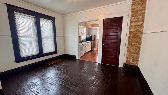 Building Photo - 633 Livingston Ave NE