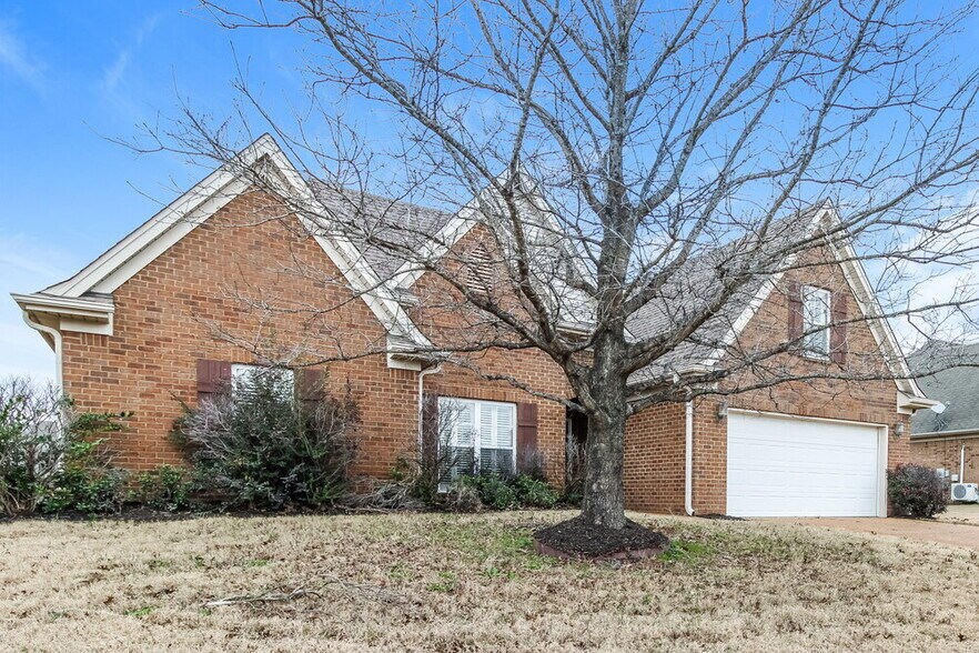 Building Photo - 3080 Greenhouse Dr