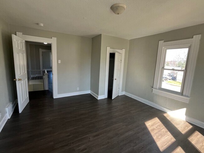 Building Photo - 2107/2105 central ave