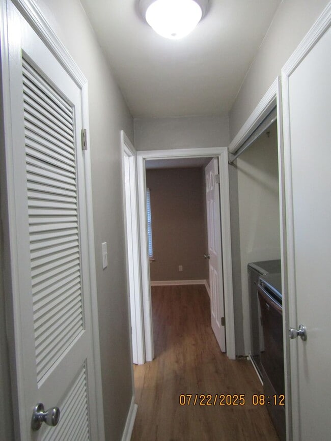 Building Photo - South Virginia Beach Barberton