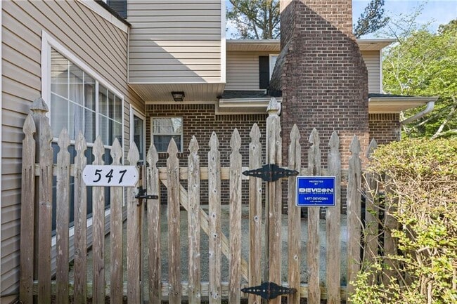 Building Photo - 547 Picketts Bend Cir