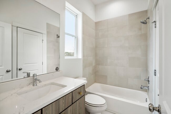 Building Photo - 594 Janisch Rd