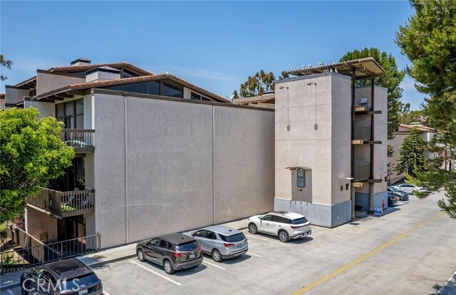 Building Photo - 7107 Marina Pacifica Dr S