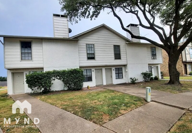 Primary Photo - 2806 Wimbledon Ct