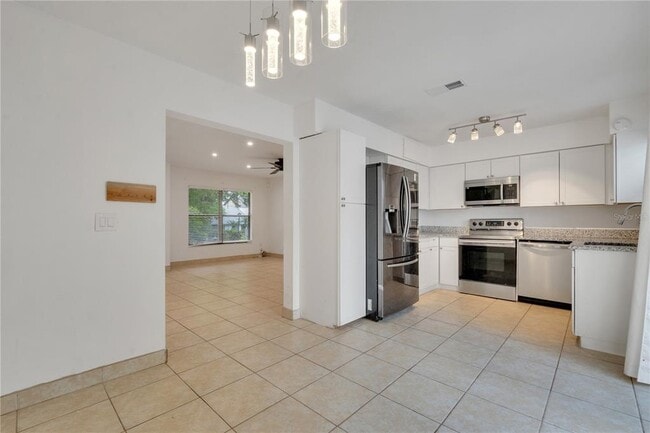 Building Photo - 9426 Lake Lotta Cir