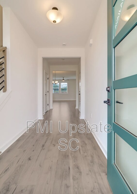 Building Photo - 1290 Westgate Vlg Dr