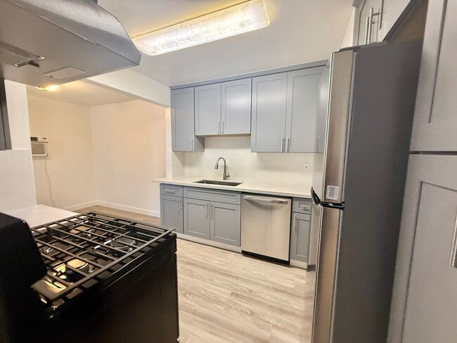 Building Photo - SANTA CLARA - Remodeled unit with patio, two parking spaces, community pool