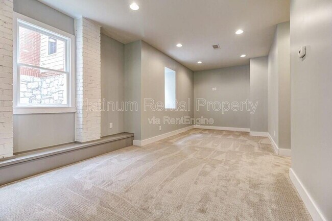Building Photo - 1104 Rosedale Rd NE