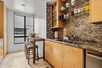 Building Photo - 450 N Oakhurst Dr