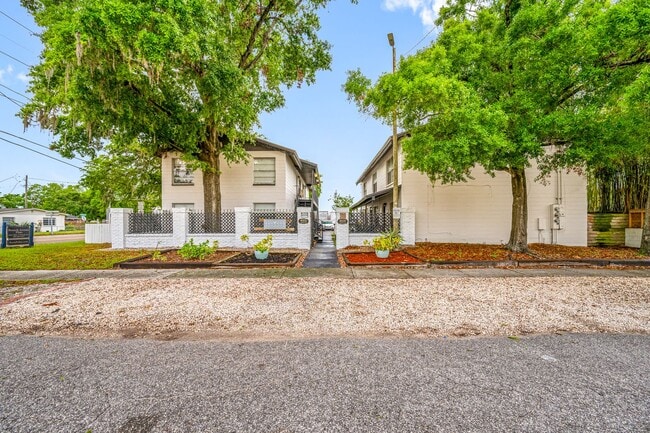 Building Photo - Renovated Seminole Heights Townhome with Laundry Included
