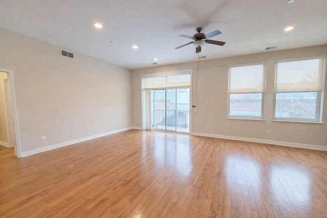 Building Photo - 2 Bedroom, 2 Bathroom