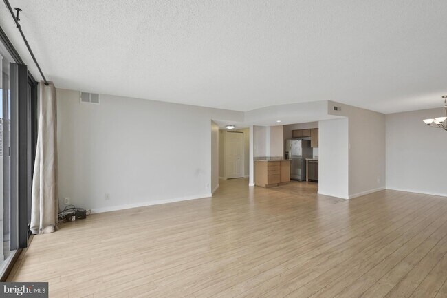 Building Photo - 3800 Fairfax Dr