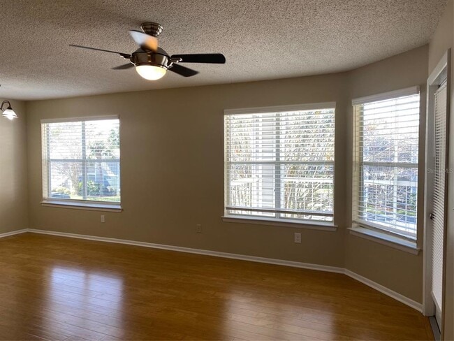 Building Photo - 2592 Grassy Point Dr