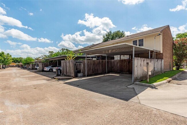 Building Photo - 1456 Silverpines Rd